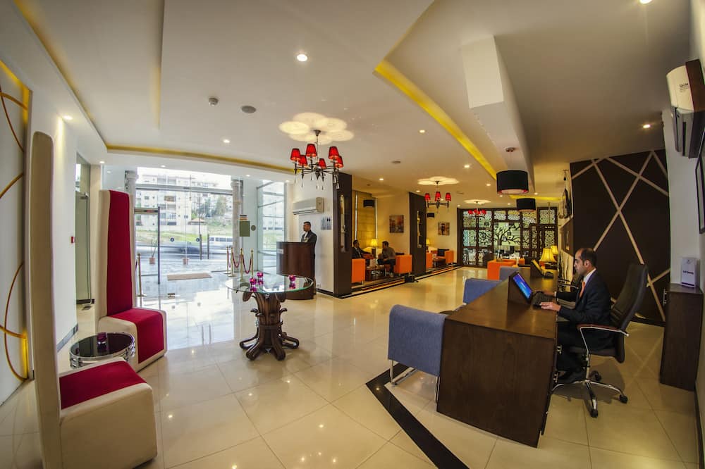 Meneur Hotel
