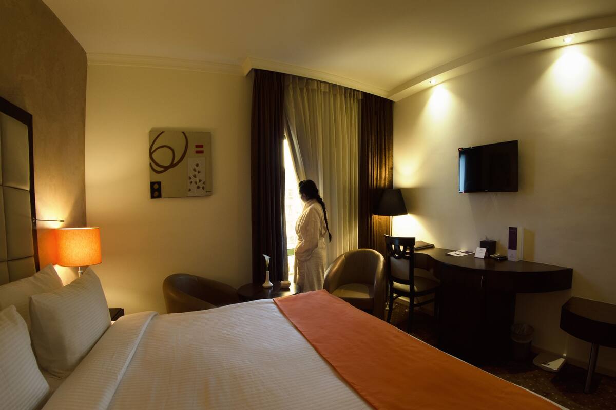 Egyptian cotton sheets, premium bedding, pillowtop beds, minibar