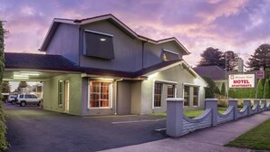 Unclassified image, 2 of 3, button - Redwood Manor Motel Apartments (Warrnambool)