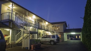 Unclassified image, 3 of 3, button - Redwood Manor Motel Apartments (Warrnambool)