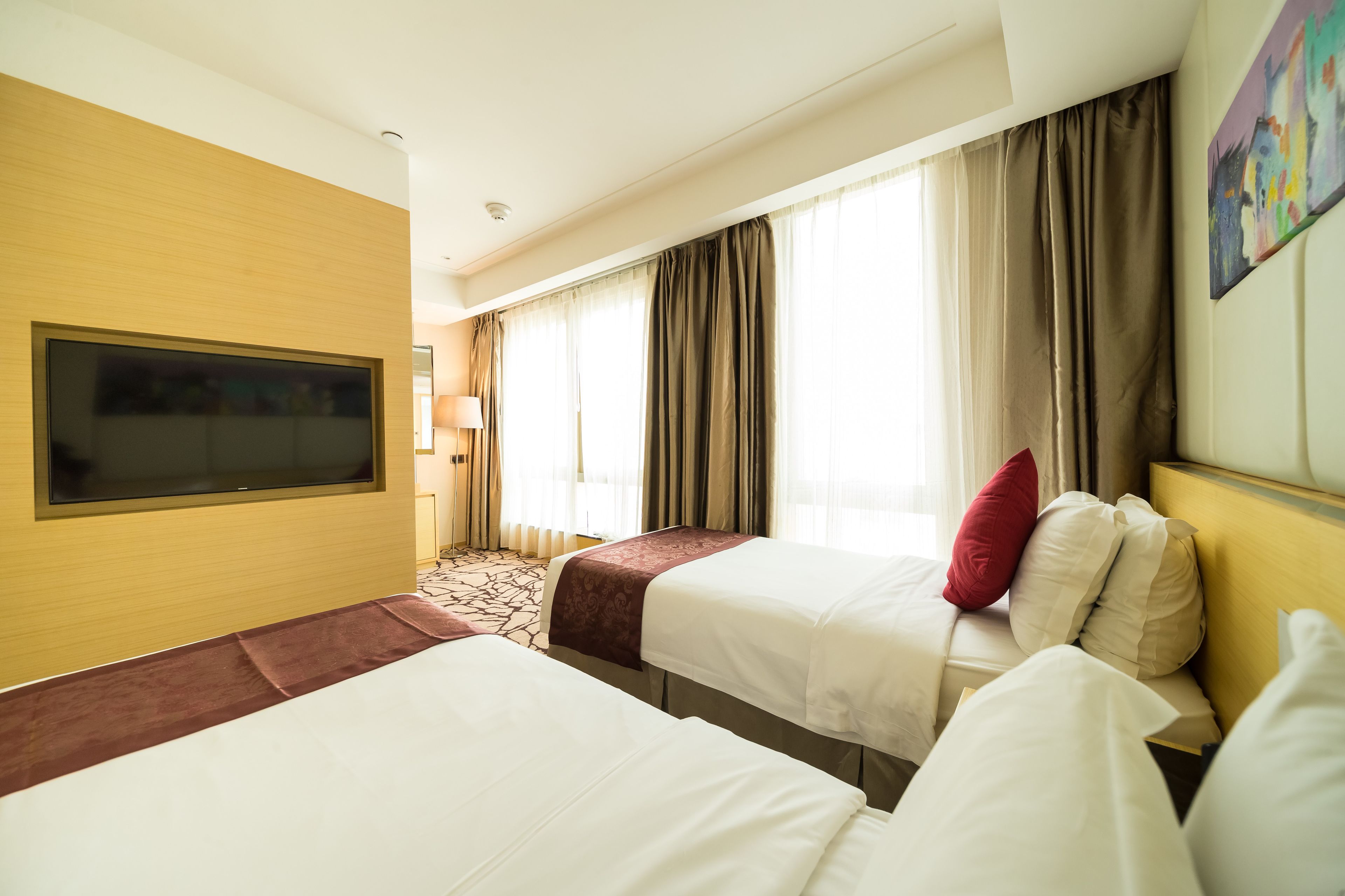 premier suite (2 double or 1 twin and 1 double bed) | 1 bedroom, egyptian cotton sheets, premium bedding, minibar