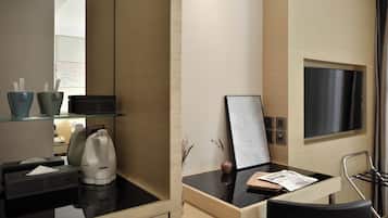 Egyptian cotton sheets, premium bedding, minibar, in-room safe