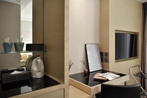 デラックス ルーム シービュー | エジプト綿のシーツ、高級寝具、ミニバー、セーフティボックス (室内)