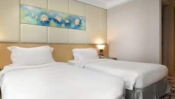 Premier suite (2 Double OR 1 Twin and 1 Double Bed) | Lakens van Egyptisch katoen, luxe beddengoed, een minibar