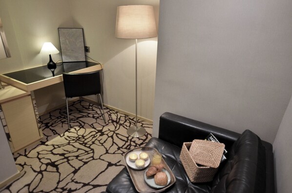 Premier Suite (2 Double OR 1 Twin and 1 Double Bed) | Living area | LCD TV