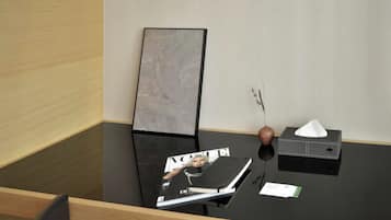 尊貴套房(2 張標準雙人床 或 1張單人床配1張標準雙人床) | 埃及棉床單、高級寢具、迷你吧、房內夾萬