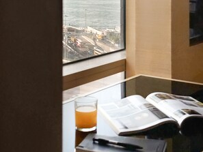 デラックス ルーム シービュー | エジプト綿のシーツ、高級寝具、ミニバー、セーフティボックス (室内)