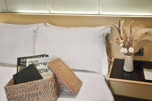 Premier Suite (2 Double OR 1 Twin and 1 Double Bed) | Egyptian cotton sheets, premium bedding, minibar, in-room safe - Eco Tree Hotel Sheung Wan (Hong Kong)