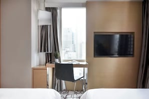 Deluxe Sea View Room | Egyptian cotton sheets, premium bedding, minibar, in-room safe - Eco Tree Hotel Sheung Wan (Hong Kong)