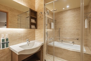 Dusche, Haartrockner, Hausschuhe, Handtücher