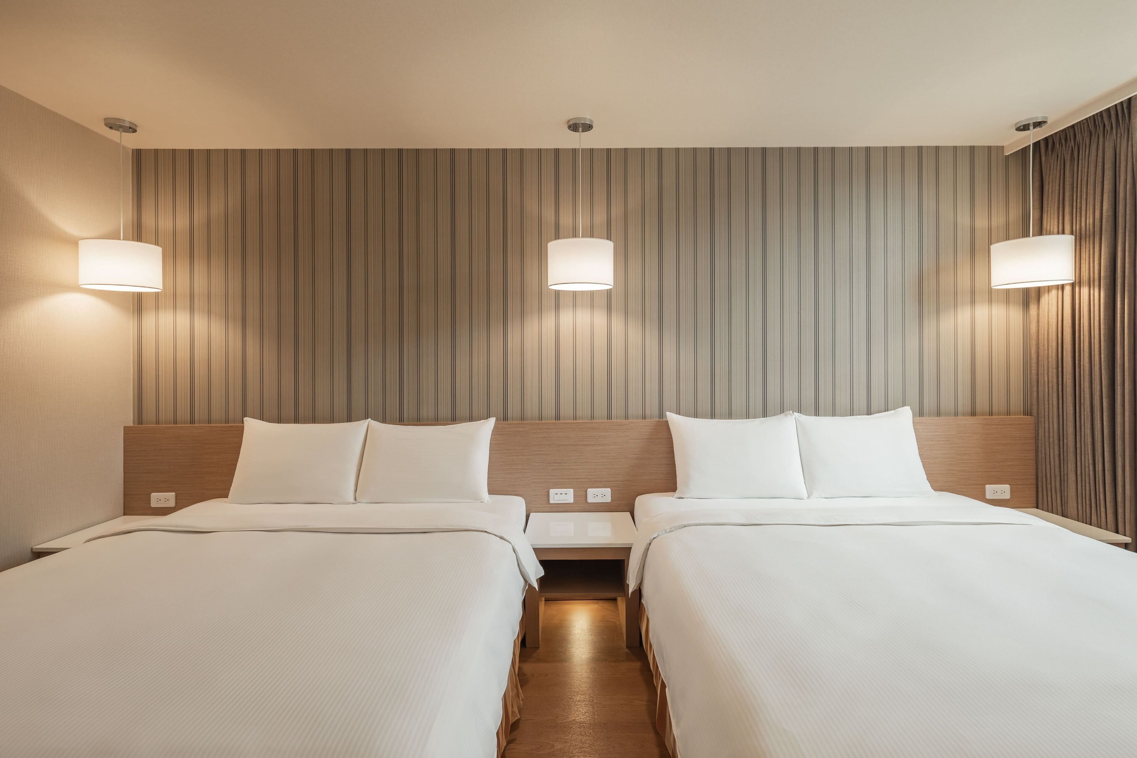 business quadruple room | 1 bedroom, premium bedding, desk, soundproofing