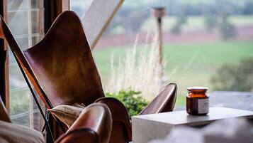 Cabin | Premium bedding, pillowtop beds, minibar, individually decorated