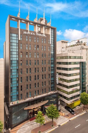 Front of property - Hotel Tirol (Seoul)