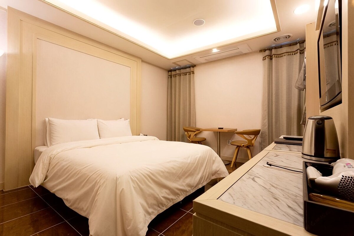 In-room safe, desk, blackout curtains, soundproofing