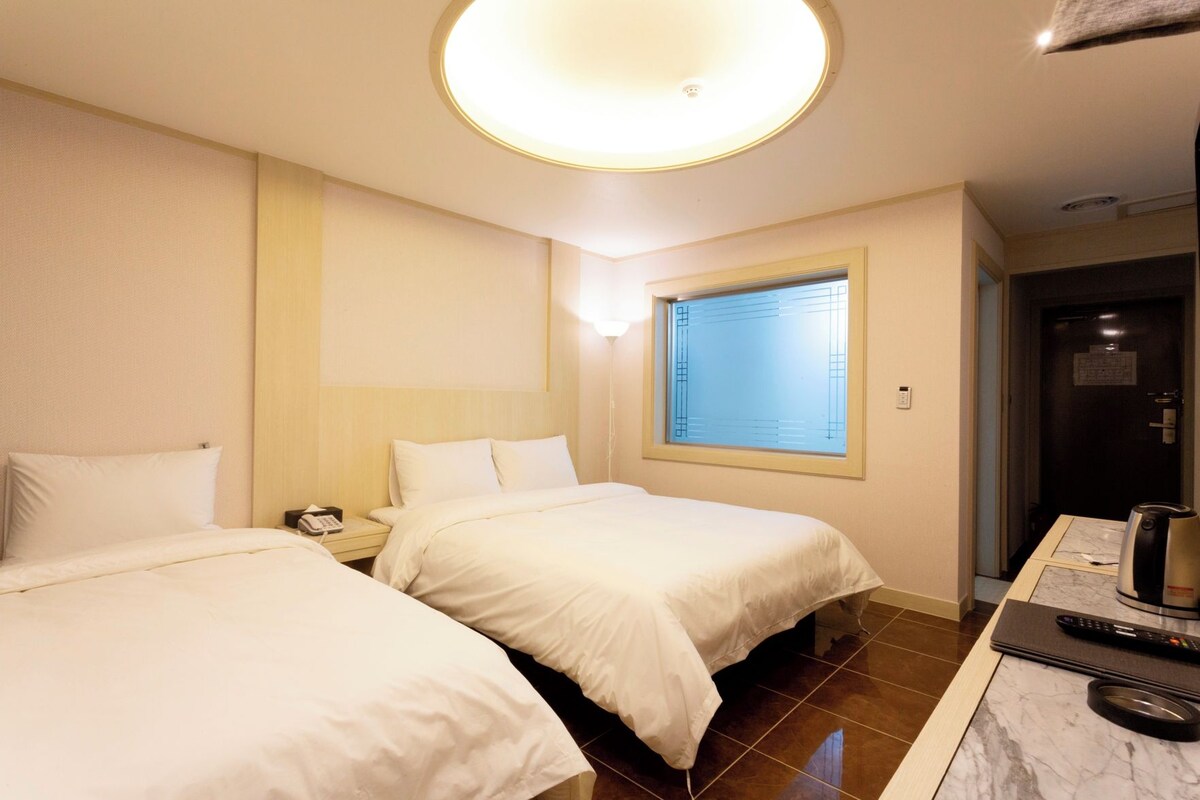 In-room safe, desk, blackout curtains, soundproofing