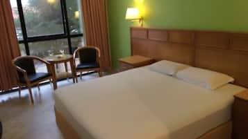 Deluxe Room | Desk, rollaway beds, free WiFi, bed sheets