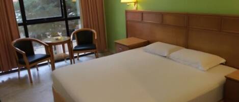 Deluxe Room | Desk, rollaway beds, free WiFi, bed sheets