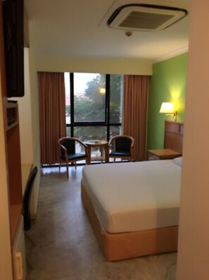 Deluxe Room | Desk, rollaway beds, free WiFi, bed sheets