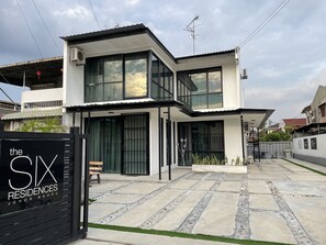 Mặt tiền nơi lưu trú