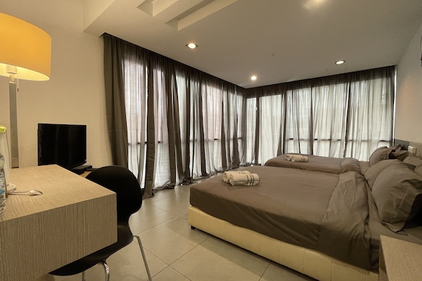 6 bedrooms, desk, free WiFi, bed sheets