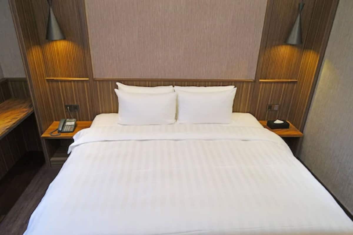 Premium bedding, in-room safe, desk, free WiFi