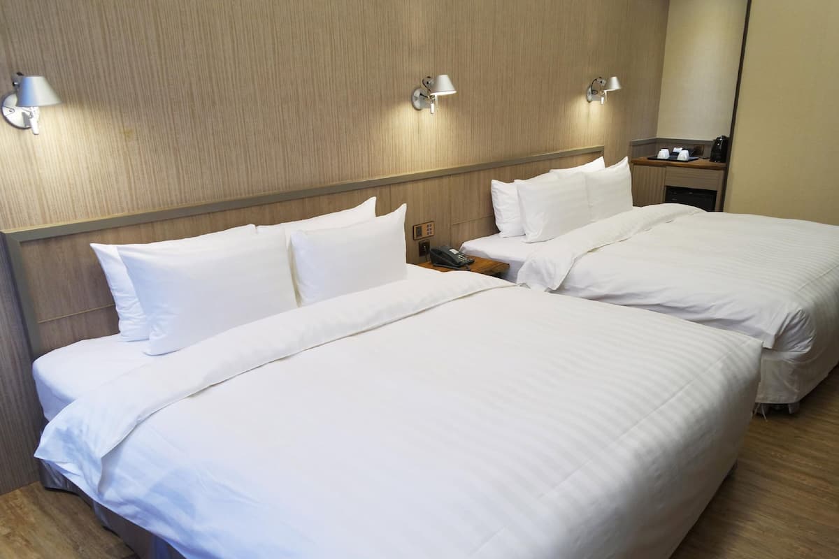 Premium bedding, in-room safe, desk, free WiFi