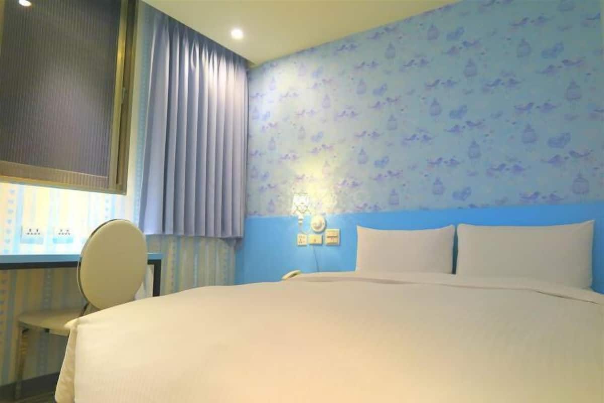 Luxe beddengoed, donzen dekbedden, een bureau, gratis wifi
