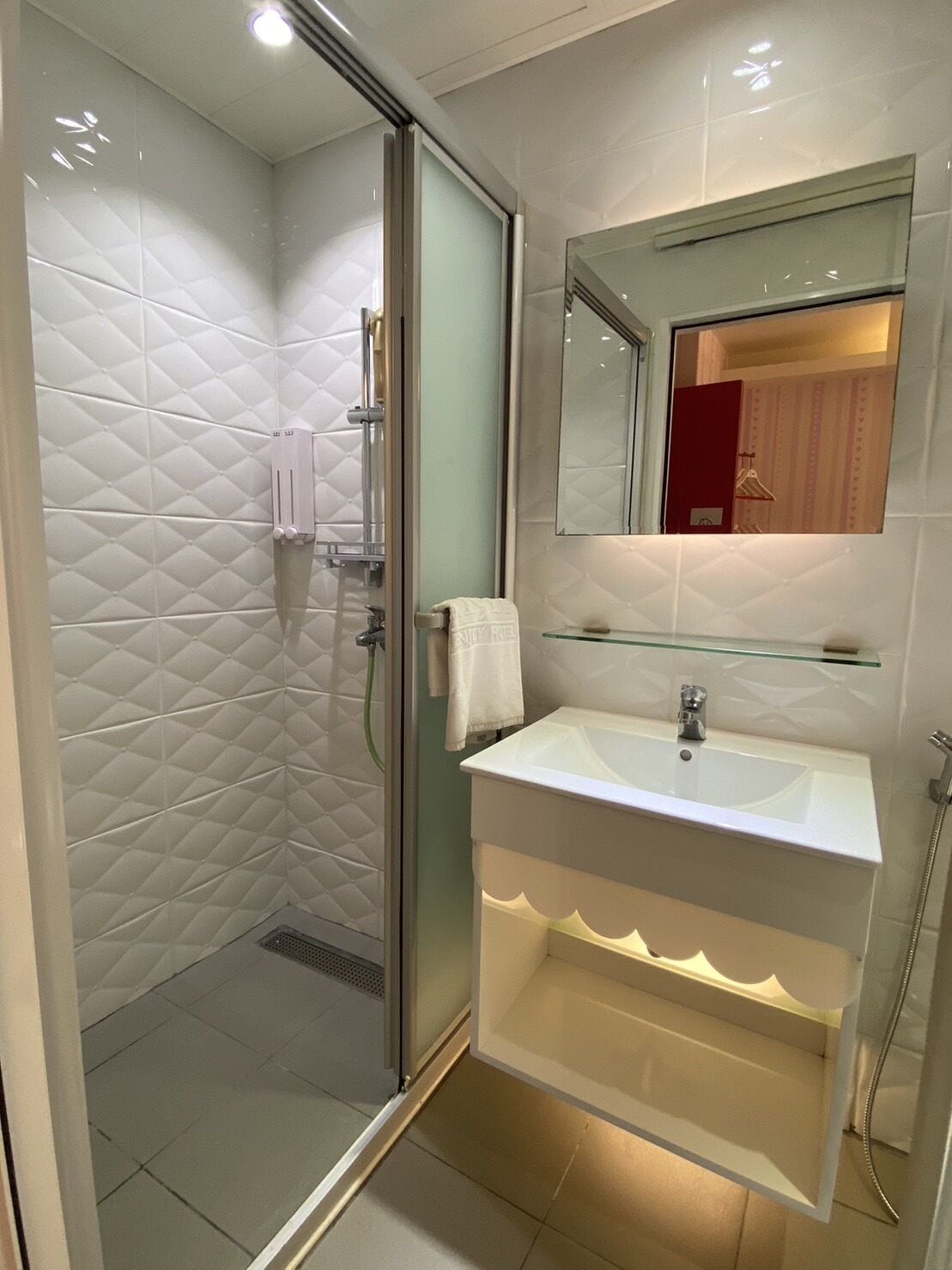 shower, free toiletries, hair dryer, slippers