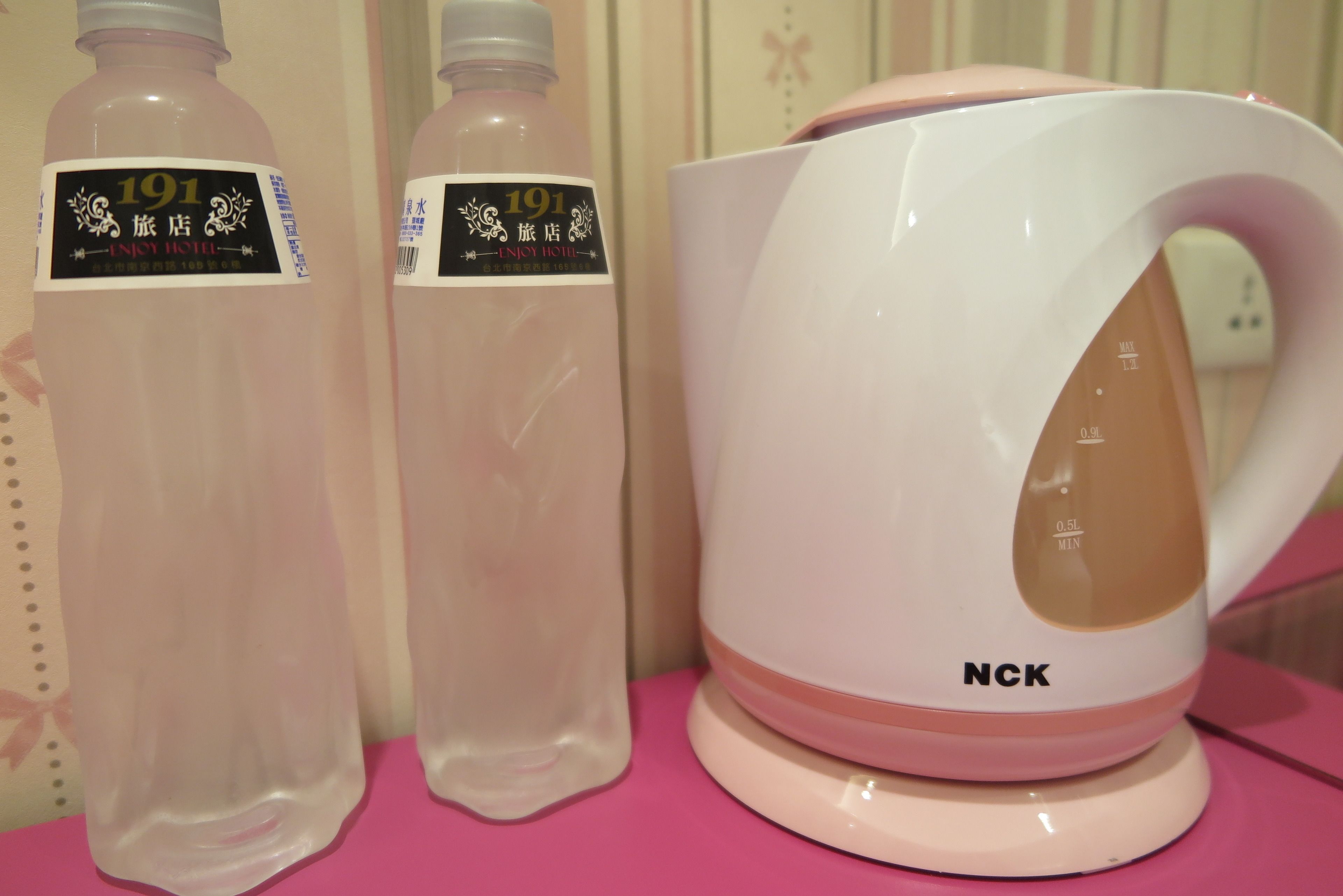 standard double room | premium bedding, down duvets, desk, free wifi