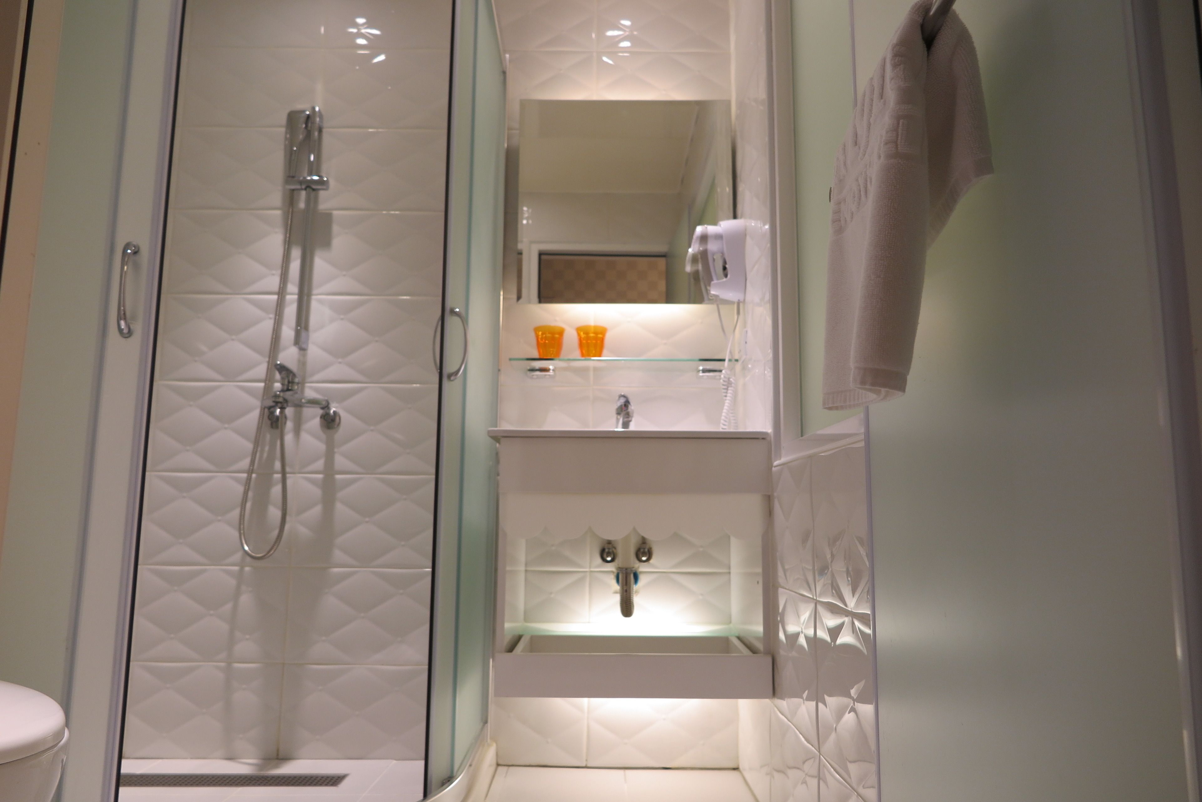 premium bedding, down duvets, desk, free wifi