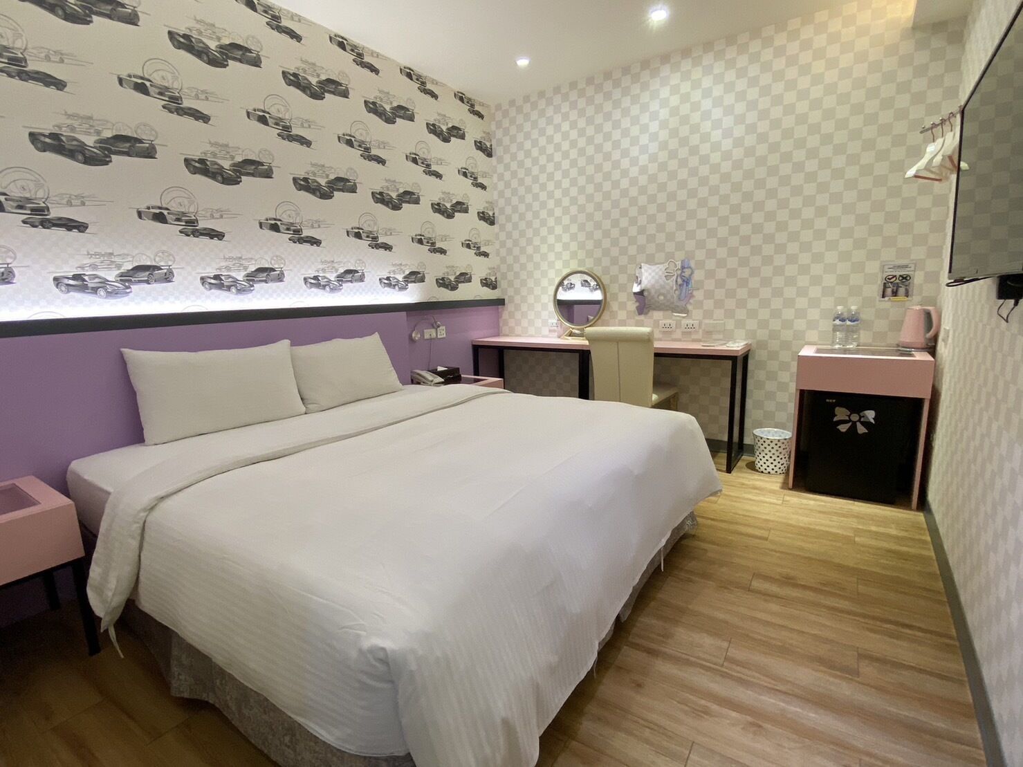 business double room, no windows | premium bedding, down duvets, desk, free wifi