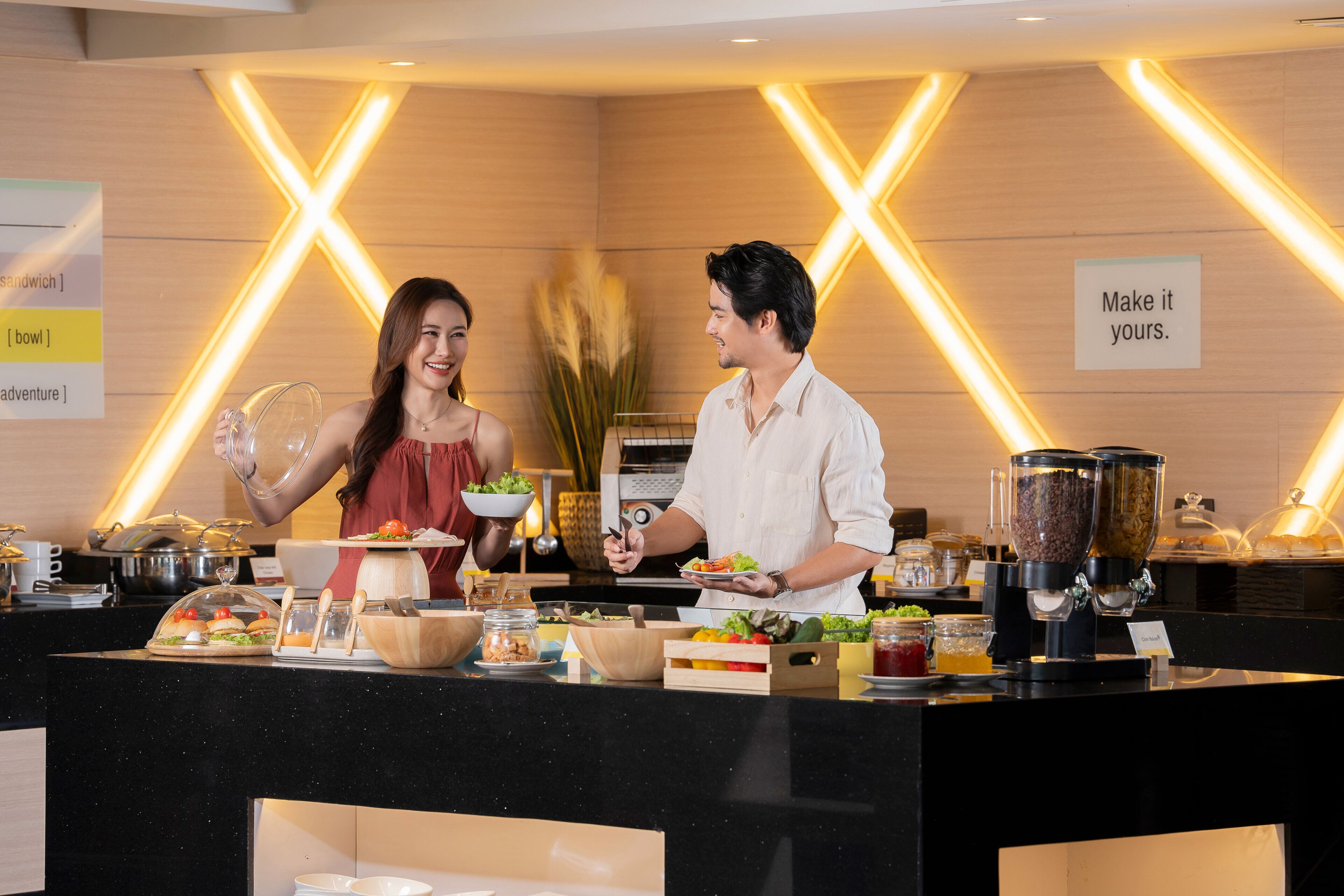 Frokostbuffé hver dag (THB 412 per person)