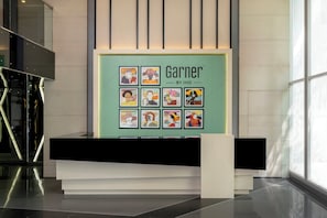 Reception - Garner Hotel Pattaya Central by IHG (Pattaya)