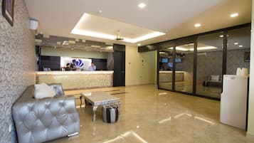Coin salon dans le hall