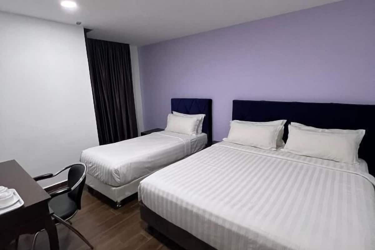 Caja de seguridad en la habitación y escritorio