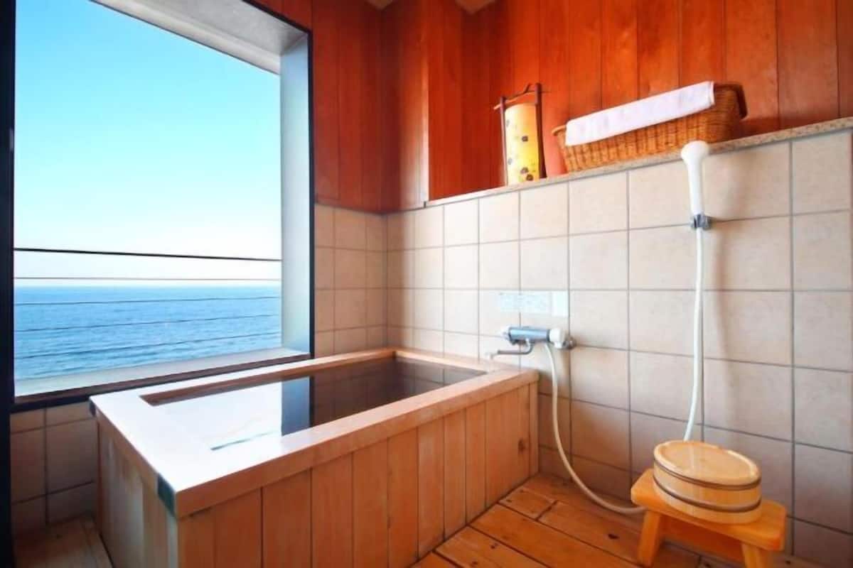 Bathroom | Combined shower/tub, free toiletries, slippers, electronic bidet