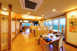 Ryokan dining - Seaside Hotel Mimatu Oetei (Beppu)