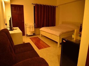 Desk, blackout drapes, rollaway beds, free WiFi - Sucholtee Resort (Surat Thani)