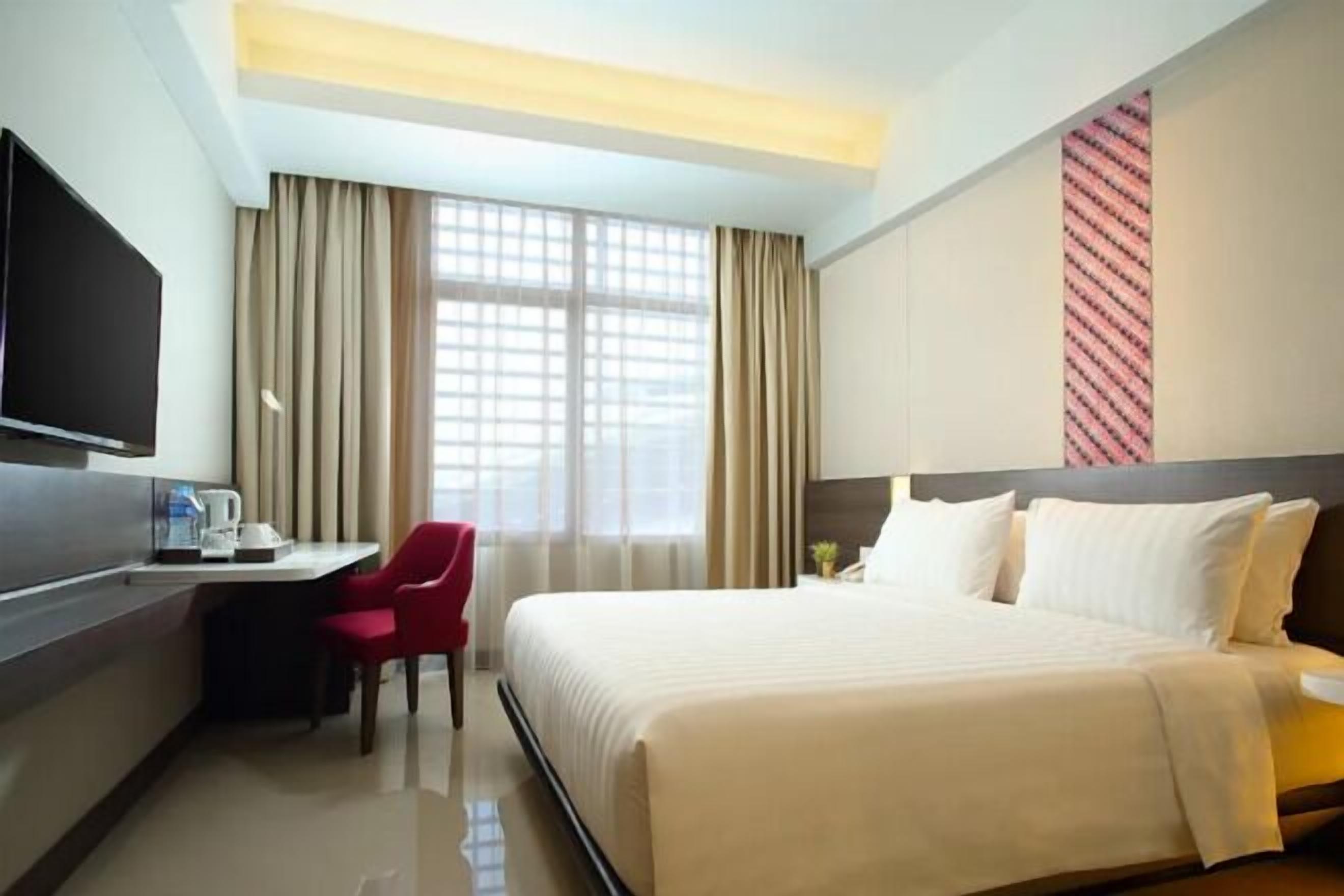 In-room safe, desk, laptop workspace, rollaway beds