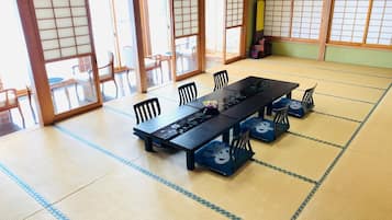 ๋ฃธ, ํก์ฐ (Japanese, 39 square meters) | ์ค๋ฆฌ/๊ฑฐ์ํธ ์ด๋ถ, ๋ฌด๋ฃ WiFi, ์นจ๋ ์ํธ