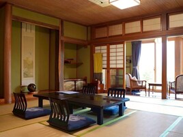 和室26平米(6名程度) | 羽毛の掛け布団、WiFi (無料)、ベッドシーツ
