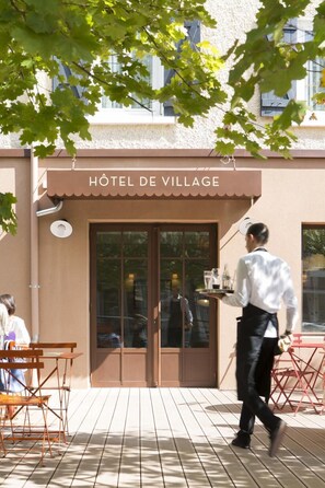 Exterior - Hôtel Le Beaulieu (Charbonnieres-les-Bains)