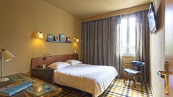 Desk, soundproofing, iron/ironing board, free cots/infant beds