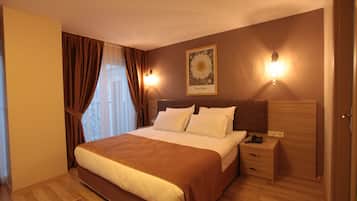 Double or Twin Room | Minibar, in-room safe, desk, soundproofing
