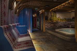 Indoor spa tub