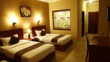 Tomannsrom, rom vegg-i-vegg | Minibar, safe på rommet, skrivebord og lydisolert