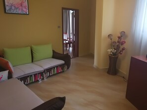 Suite | Living area | Flat-screen TV - Ye-Afoli International Hotel (Addis Ababa)