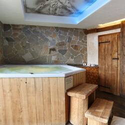 Indoor spa tub