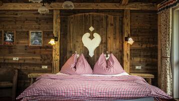 Comfort Room, Jetted Tub | In-room safe, desk, cribs/infant beds, free WiFi