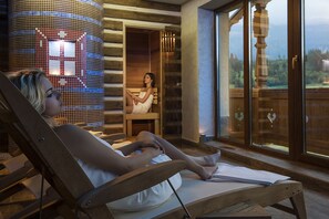 Sauna, tina de hidromasaje, baño de vapor y tratamientos corporales 